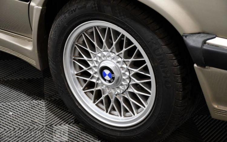 BMW SERIE3 325i e30 KIT M TECHNIC 1 ORIGINIE  HB-685-NF