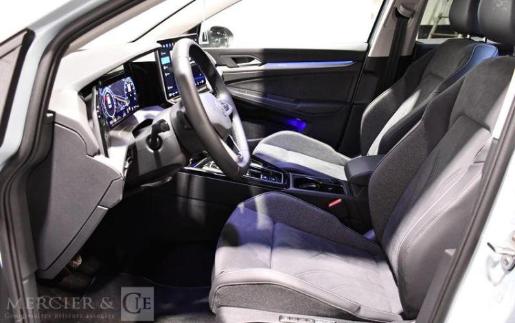 VOLKSWAGEN GOLF BLEU HB-821-XL