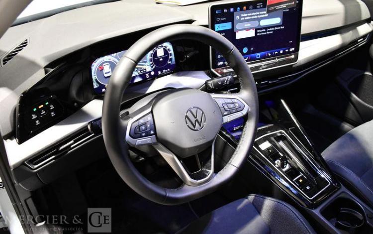 VOLKSWAGEN GOLF BLEU HB-821-XL