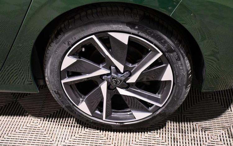 PEUGEOT 308 1.2 PURETECH 130ch ALLURE PACK EAT8 VERT PZ3G215