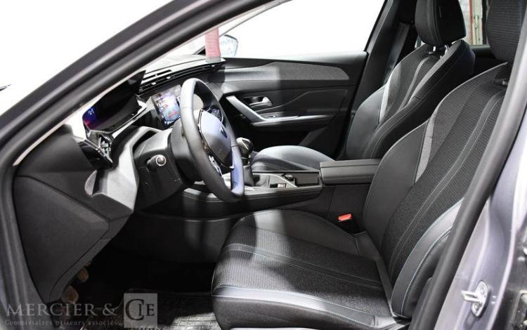 PEUGEOT 308 1.2 PURETECH 130 ALLURE PACK – ESSENCE – 10419 KMS – ANNEE 2023 GRIS PZ3G322