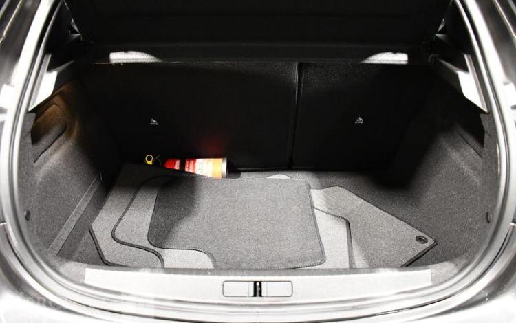 PEUGEOT 208 GRIS PZ3G802