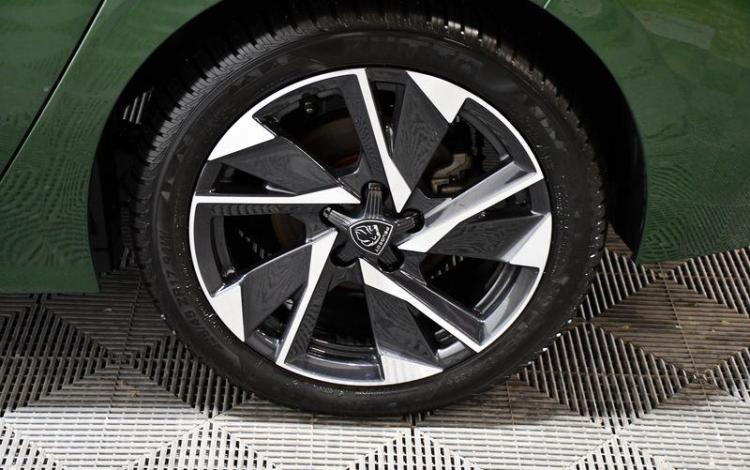 PEUGEOT 308 1.2 PURETECH 130 ALLURE PACK EAT VERT PZ4P578