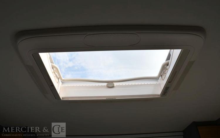 DETHLEFFS CAMPING CAR JUST T7052 DBM  Y71594