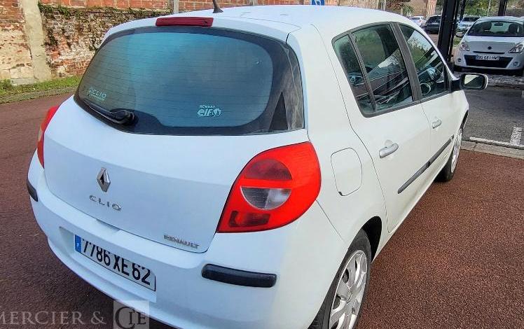 RENAULT CLIO 2 BVA  7786XE62