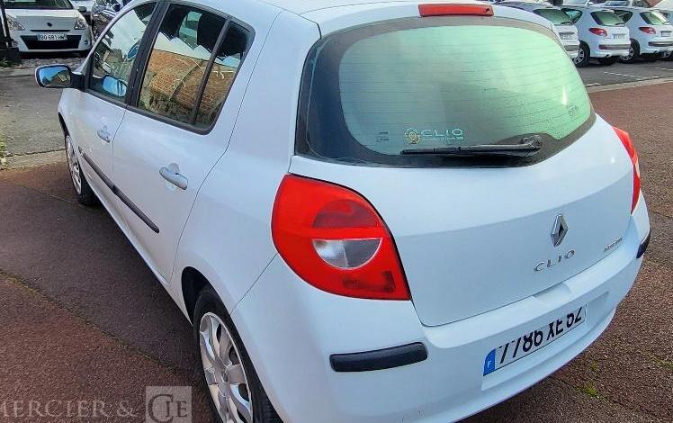 RENAULT CLIO 2 BVA  7786XE62