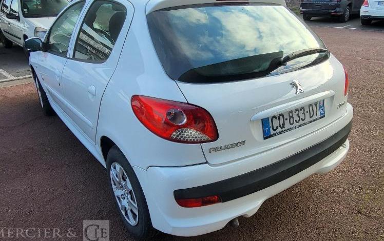 PEUGEOT 206 +  CQ-833-DT