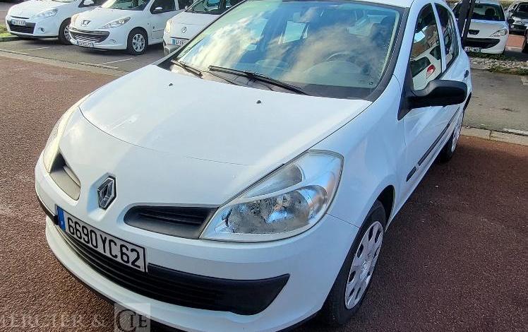 RENAULT CLIO 3  6690YC62