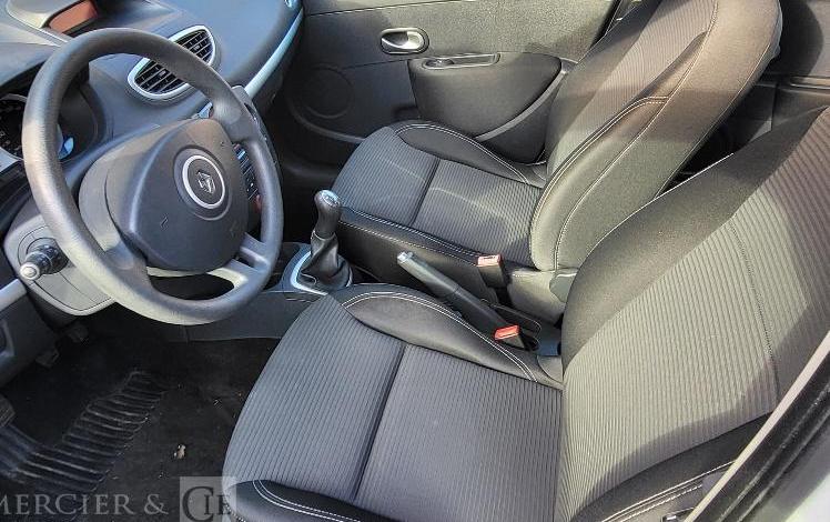 RENAULT CLIO 3  CD-740-DV