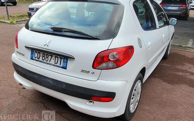 PEUGEOT 206 +  CQ-887-DT