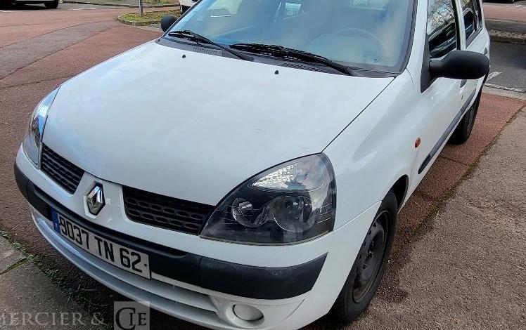 RENAULT CLIO 2  9037TN62
