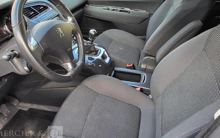 PEUGEOT 5008  DK-779-ML