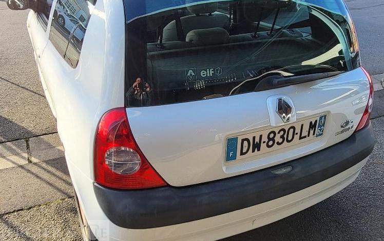 RENAULT CLIO 2 BVA  DW-830-LM