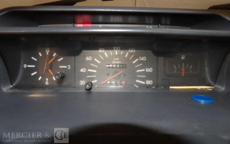 PEUGEOT 205 ROUGE 3803TP30