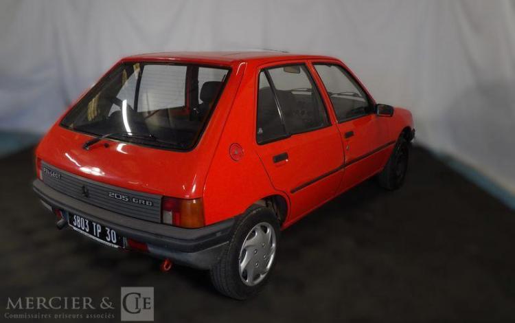 PEUGEOT 205 ROUGE 3803TP30