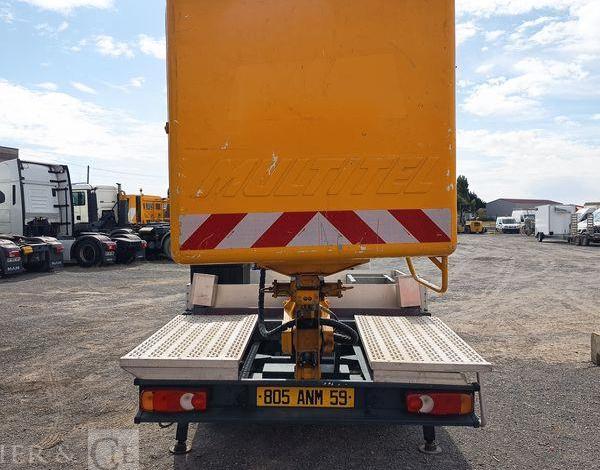 NISSAN CABSTAR AVEC NACELLE MULTITEL 180ALUAF – 18 M – 3535 HEURES – 59377 KMS BLANC 805ANM59