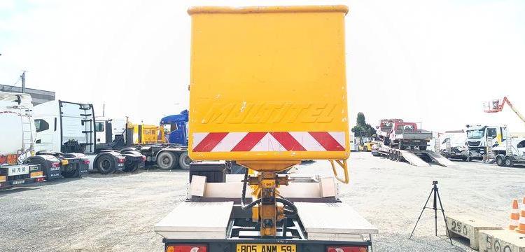 NISSAN CABSTAR AVEC NACELLE MULTITEL 180ALUAF – 18 M – 3535 HEURES – 59377 KMS BLANC 805ANM59