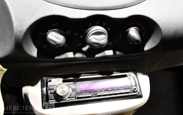 RENAULT TWINGO 1.2 LEV 75CH AUTHENTIQUE JAUNE AB-016-FM