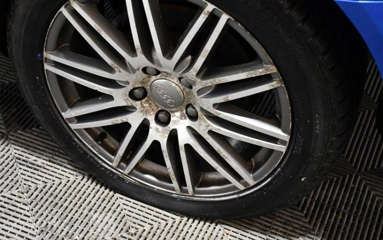 AUDI Q7 3.0 TDI 233 BLEU AJ-779-LV