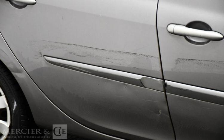 RENAULT CLIO 1.5 DCI 85CH DYNAMIQUE TOMTOM GRIS AQ-137-QZ