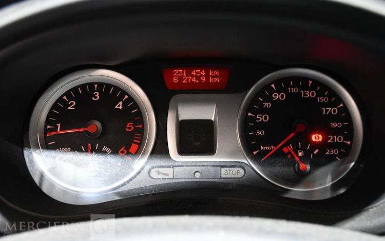 RENAULT CLIO 1.5 DCI 85CH DYNAMIQUE TOMTOM GRIS AQ-137-QZ