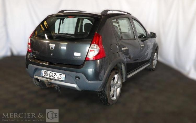 DACIA SANDERO GRIS BD-042-JS