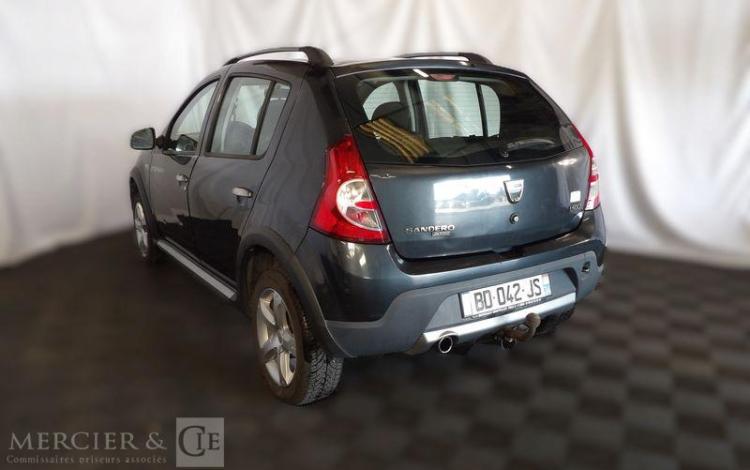 DACIA SANDERO GRIS BD-042-JS