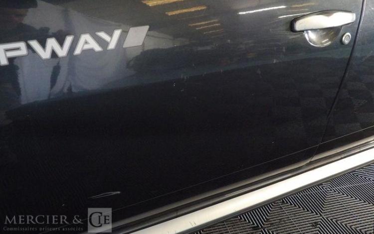 DACIA SANDERO GRIS BD-042-JS