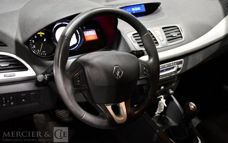 RENAULT MEGANE ESTATE 1,9 DCI 130 DYNAMIQUE NOIR BN-486-YX