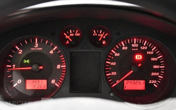 SEAT IBIZA 1,9 SDi 64CH FRESH PACK HYPE 3P GRIS BS-479-HK