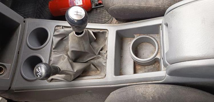 MAZDA BT50 PICKUP 2.5 MRZ-CD 4×4  DOUBLE CABINE 143CV – DIESEL 261179 KMS – ANNEE 2007 GRIS BV-889-SW