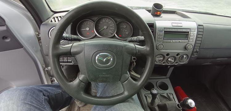 MAZDA BT50 PICKUP 2.5 MRZ-CD 4×4  DOUBLE CABINE 143CV – DIESEL 261179 KMS – ANNEE 2007 GRIS BV-889-SW