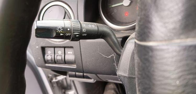 MAZDA BT50 PICKUP 2.5 MRZ-CD 4×4  DOUBLE CABINE 143CV – DIESEL 261179 KMS – ANNEE 2007 GRIS BV-889-SW