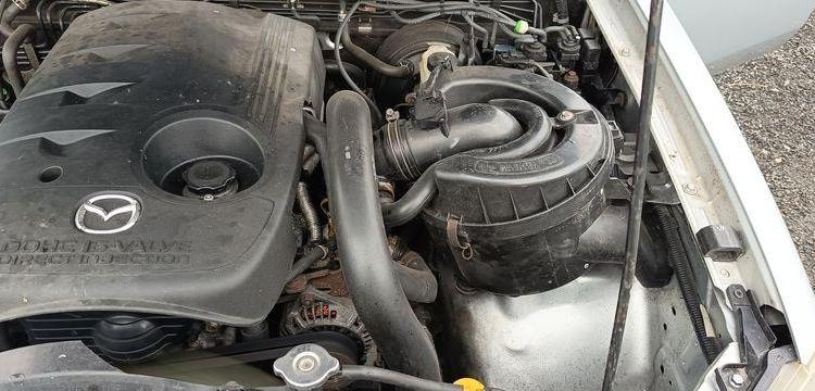 MAZDA BT50 PICKUP 2.5 MRZ-CD 4×4  DOUBLE CABINE 143CV – DIESEL 261179 KMS – ANNEE 2007 GRIS BV-889-SW