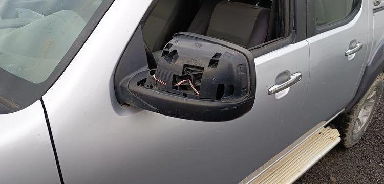 MAZDA BT50 PICKUP 2.5 MRZ-CD 4×4  DOUBLE CABINE 143CV – DIESEL 261179 KMS – ANNEE 2007 GRIS BV-889-SW