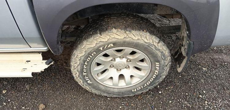 MAZDA BT50 PICKUP 2.5 MRZ-CD 4×4  DOUBLE CABINE 143CV – DIESEL 261179 KMS – ANNEE 2007 GRIS BV-889-SW