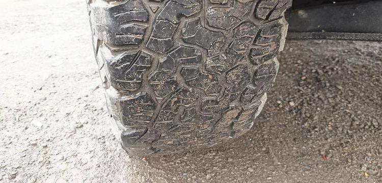 MAZDA BT50 PICKUP 2.5 MRZ-CD 4×4  DOUBLE CABINE 143CV – DIESEL 261179 KMS – ANNEE 2007 GRIS BV-889-SW