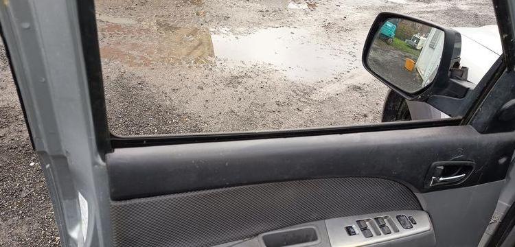 MAZDA BT50 PICKUP 2.5 MRZ-CD 4×4  DOUBLE CABINE 143CV – DIESEL 261179 KMS – ANNEE 2007 GRIS BV-889-SW