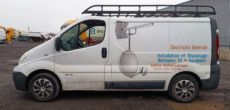 RENAULT TRAFIC II FOURGON PHASE 2 L1H1 1000kg 2.0 DCi 16V FAP 115 CV – DIESEL – AN 2011 BLANC BW-391-RA