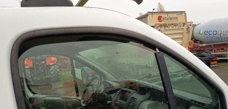 RENAULT TRAFIC II FOURGON PHASE 2 L1H1 1000kg 2.0 DCi 16V FAP 115 CV – DIESEL – AN 2011 BLANC BW-391-RA