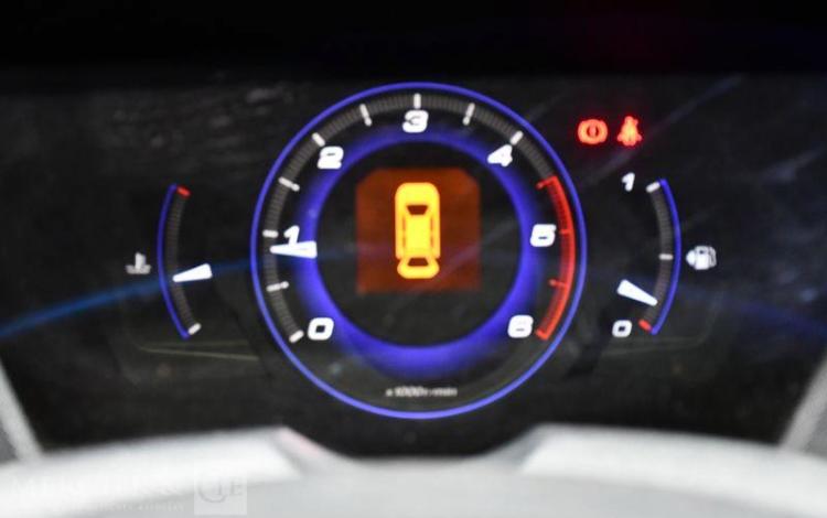 HONDA CIVIC ROUGE CC-740-NF