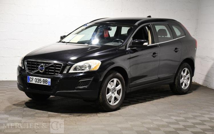 VOLVO XC60 2,0 D3 165 DRIVE MOMENTUM NOIR CF-335-BB