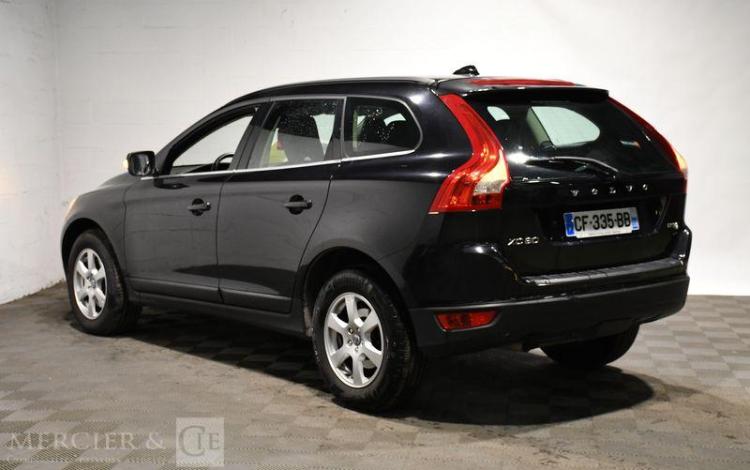 VOLVO XC60 2,0 D3 165 DRIVE MOMENTUM NOIR CF-335-BB