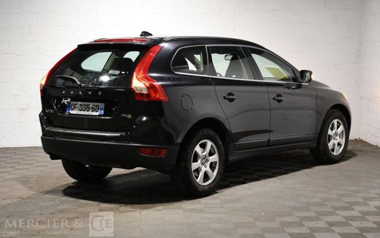 VOLVO XC60 2,0 D3 165 DRIVE MOMENTUM NOIR CF-335-BB