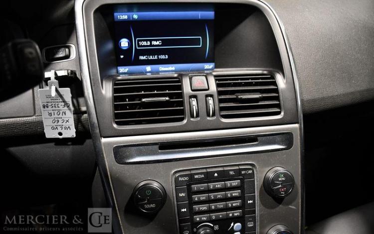 VOLVO XC60 2,0 D3 165 DRIVE MOMENTUM NOIR CF-335-BB