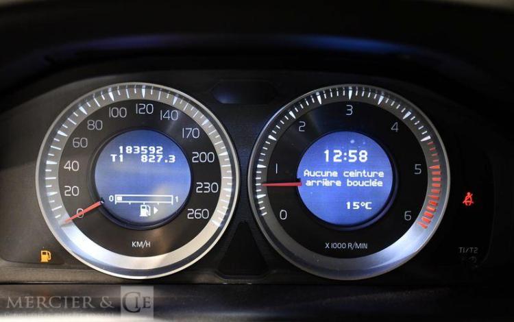 VOLVO XC60 2,0 D3 165 DRIVE MOMENTUM NOIR CF-335-BB