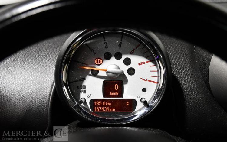 MINI COUNTRYMAN 2.0 SD 145 COOPER ALL4 NOIR CH-346-KT