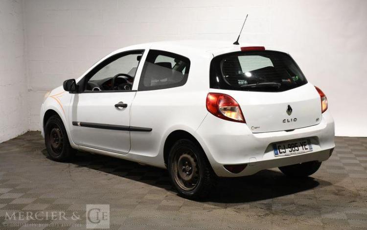 RENAULT CLIO III SOCIETE 1.5 DCI 75 AIR BLANC CJ-985-YE
