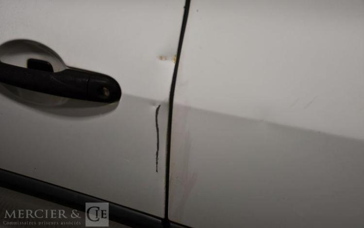 RENAULT CLIO III SOCIETE 1.5 DCI 75 AIR BLANC CJ-985-YE