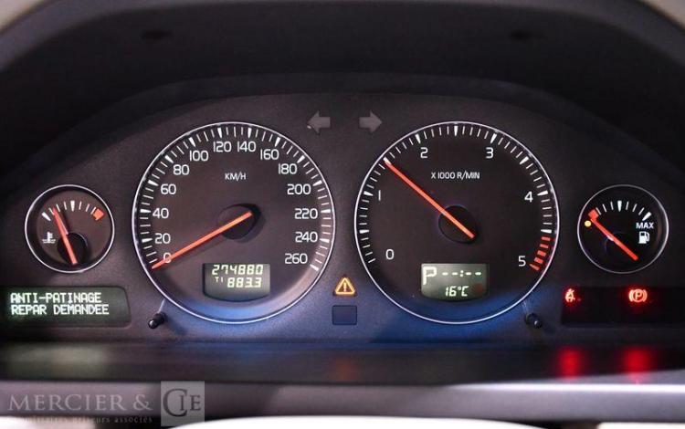 VOLVO XC90 2.4 D5 165 MOMENTUM AWD GEARTRONIC BVA 7 PLACES GRIS CL-057-NM